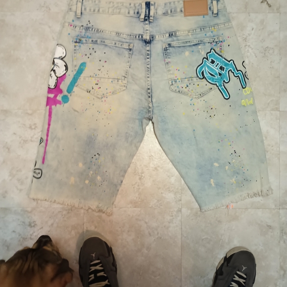 graphic jean shorts - Picture 3 of 4